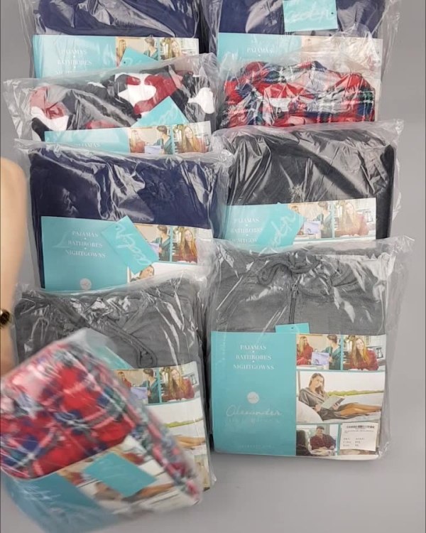 Фотография  103 - Халаты, комбинезоны (семейный) СТОК CAN#10 кг, ЛОТ №4448 оптом в Кемерово и Кемеровской области