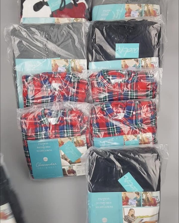 Фотография  405 - Халаты, комбинезоны (семейный) СТОК CAN#10 кг, ЛОТ №4452 оптом в Кемерово и Кемеровской области