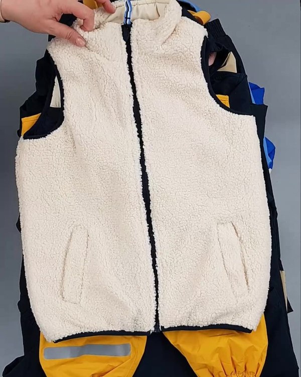 Фотография  143 - Верхняя одежда TCM kids 074#7 кг, ЛОТ №6681 оптом в Кемерово и Кемеровской области