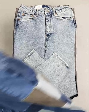 Фотография 131 - Джинсы женские Дания#10 кг, ЛОТ №6762 оптом в Кемерово и Кемеровской области