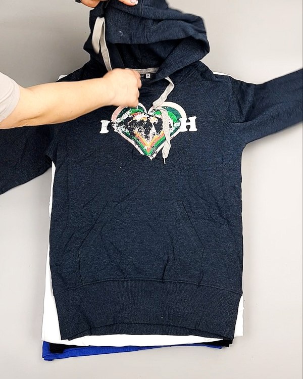 Фотография  825 - Толстовки м/ж (Sweat Tops)#20 кг, ЛОТ №7435 оптом в Кемерово и Кемеровской области