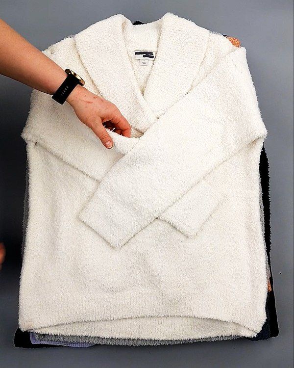 Фотография  247 - Джемпера СТОК CAN 084#7 кг, ЛОТ №7648 оптом в Кемерово и Кемеровской области