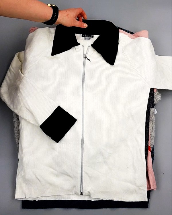 Фотография  171 - Джемпера СТОК CAN 084#7 кг, ЛОТ №7650 оптом в Кемерово и Кемеровской области