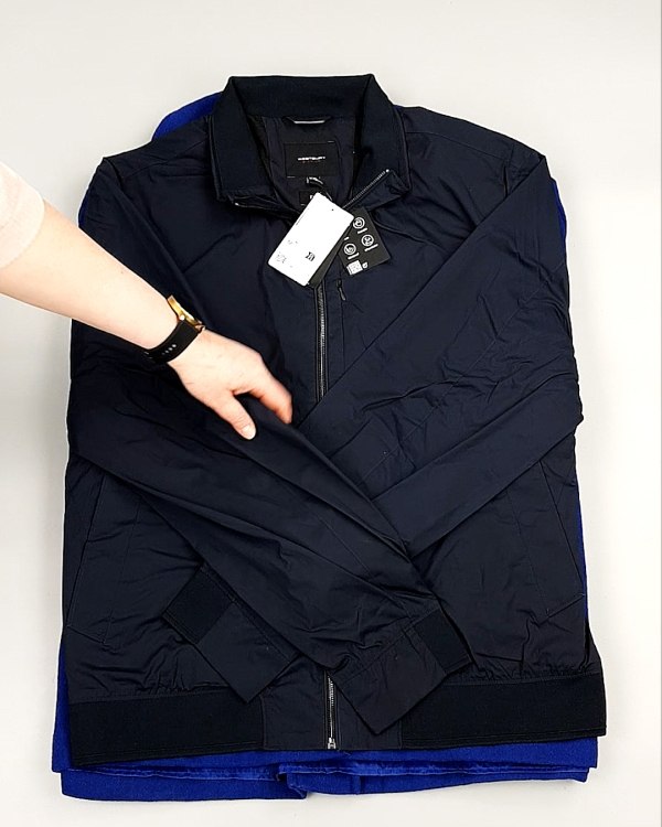 Фотография  893 - Ветровки м/ж C&A 025#10 кг, ЛОТ №7865 оптом в Кемерово и Кемеровской области