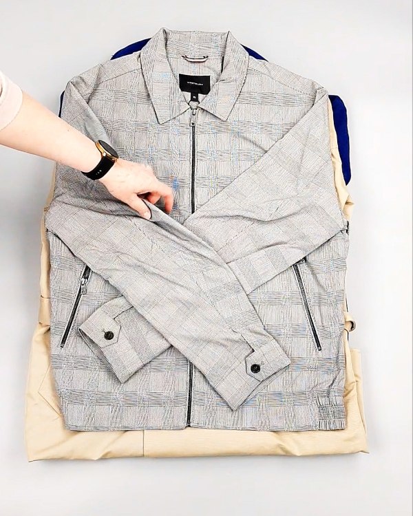 Фотография  892 - Ветровки м/ж C&A 025#10 кг, ЛОТ №7864 оптом в Кемерово и Кемеровской области