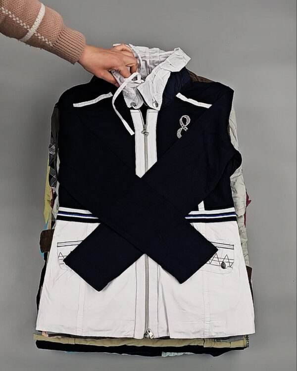 Фотография  600 - Ветровки женские#25 кг, ЛОТ № ВК0086 оптом в Кемерово и Кемеровской области