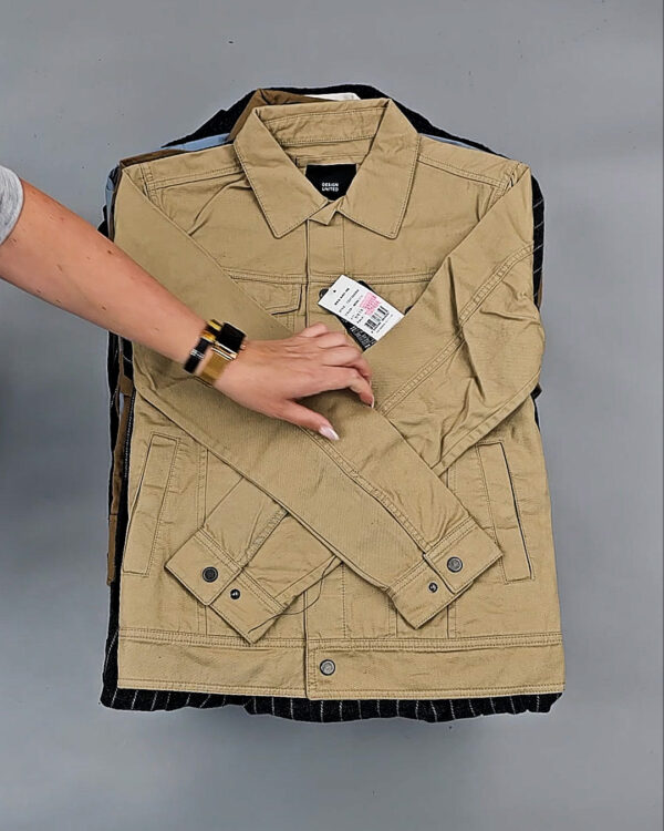 Фотография  733 - Верхняя одежда Корея 085#15 кг, ЛОТ № СТ-9247 оптом в Кемерово и Кемеровской области