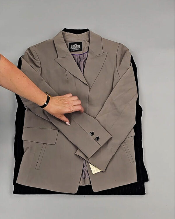 Фотография  811 - Жакеты Корея 085#10 кг, ЛОТ № СТ-9240 оптом в Кемерово и Кемеровской области