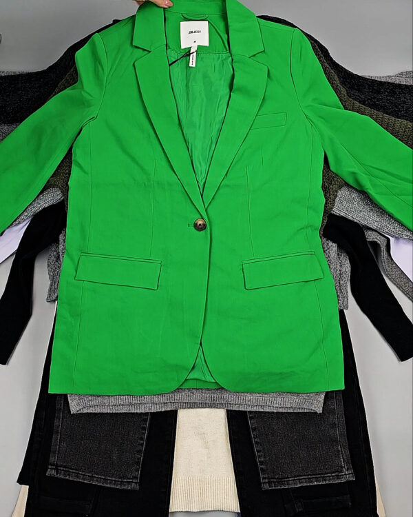 Фотография  705 - Bestseller Winter mix 104#15 кг, ЛОТ № СТ-9526 оптом в Кемерово и Кемеровской области