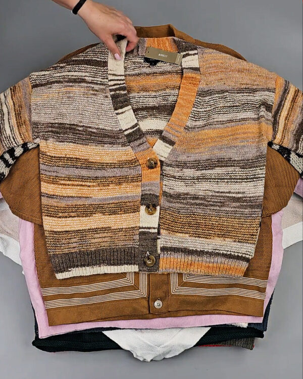 Фотография  606 - Джемпера СТОК CAN#10 кг, ЛОТ СТ-9915 оптом в Кемерово и Кемеровской области